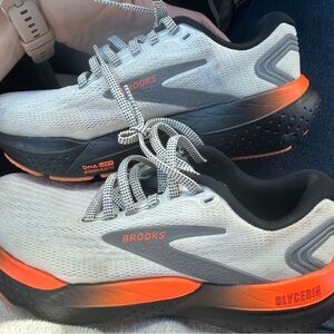 Brooks women’s glycerin tennis shoes
